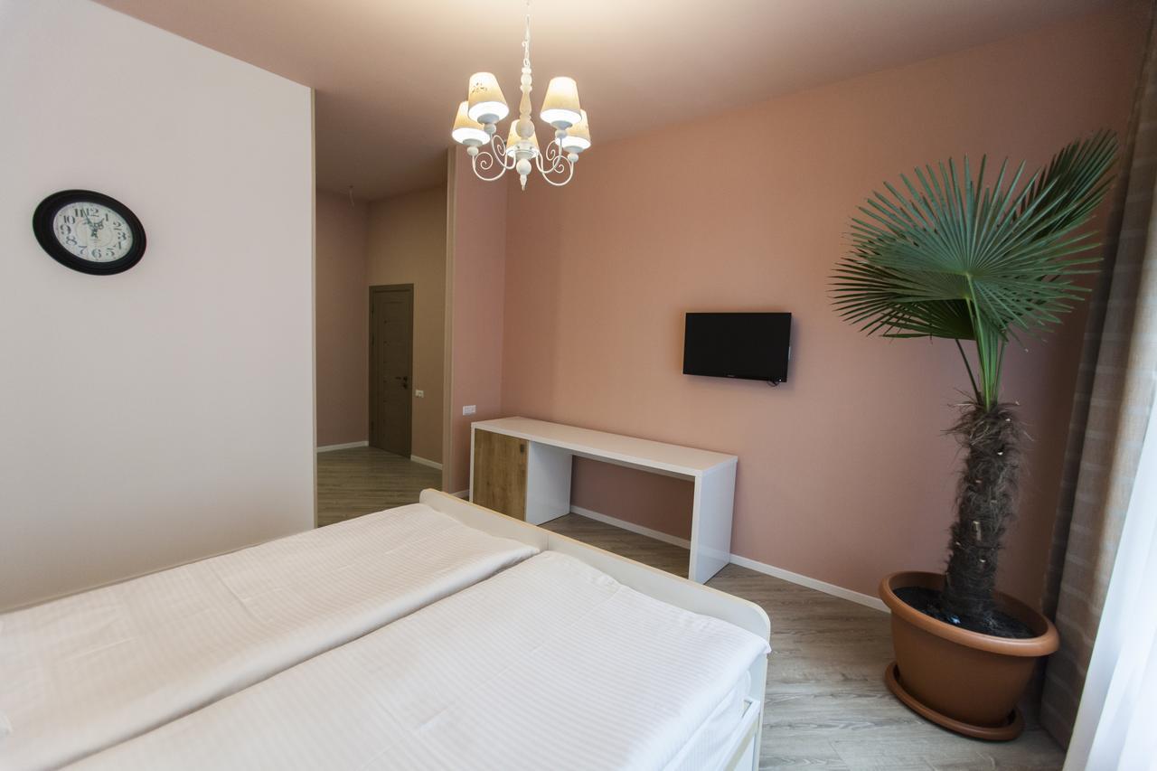 Holiday Hotel & Hostel 예레반 외부 사진