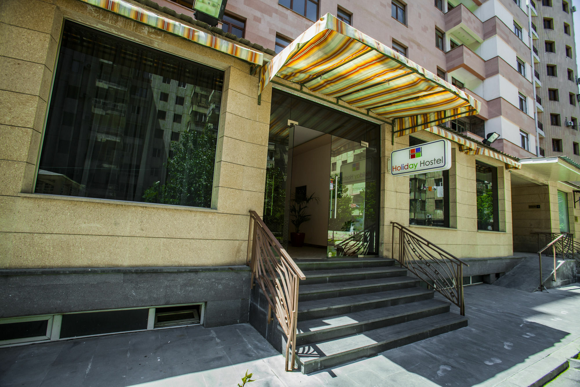 Holiday Hotel & Hostel 예레반 외부 사진