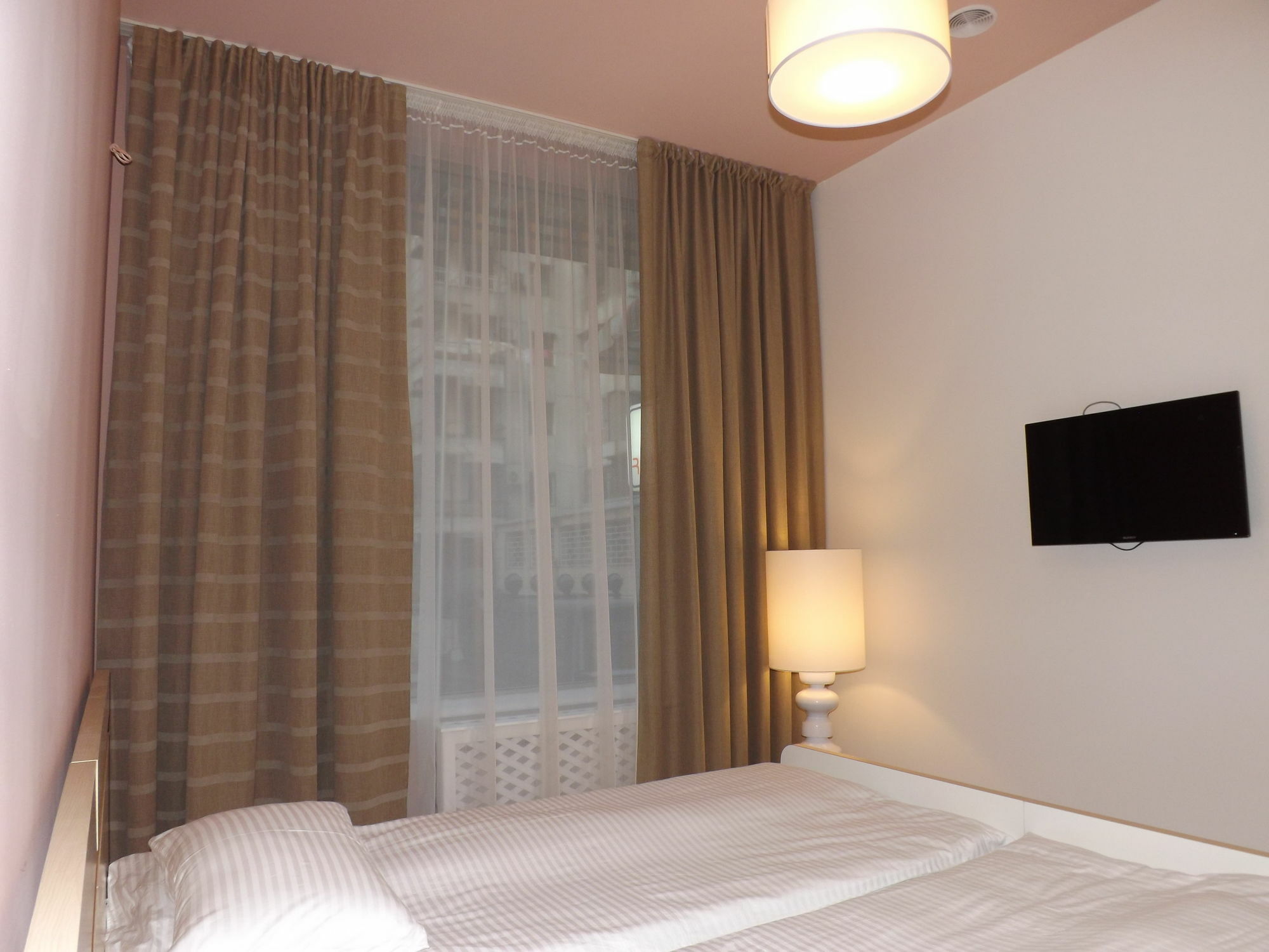 Holiday Hotel & Hostel 예레반 외부 사진