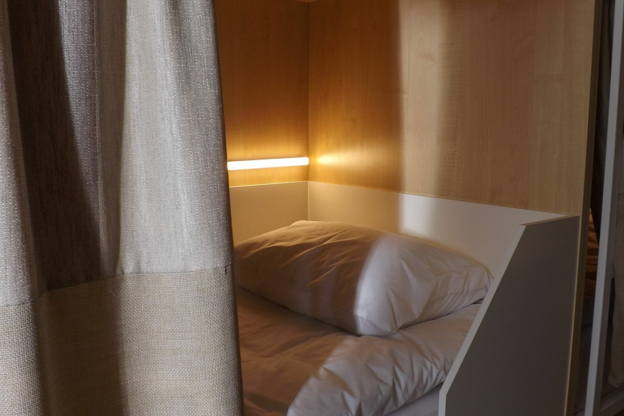 Holiday Hotel & Hostel 예레반 외부 사진